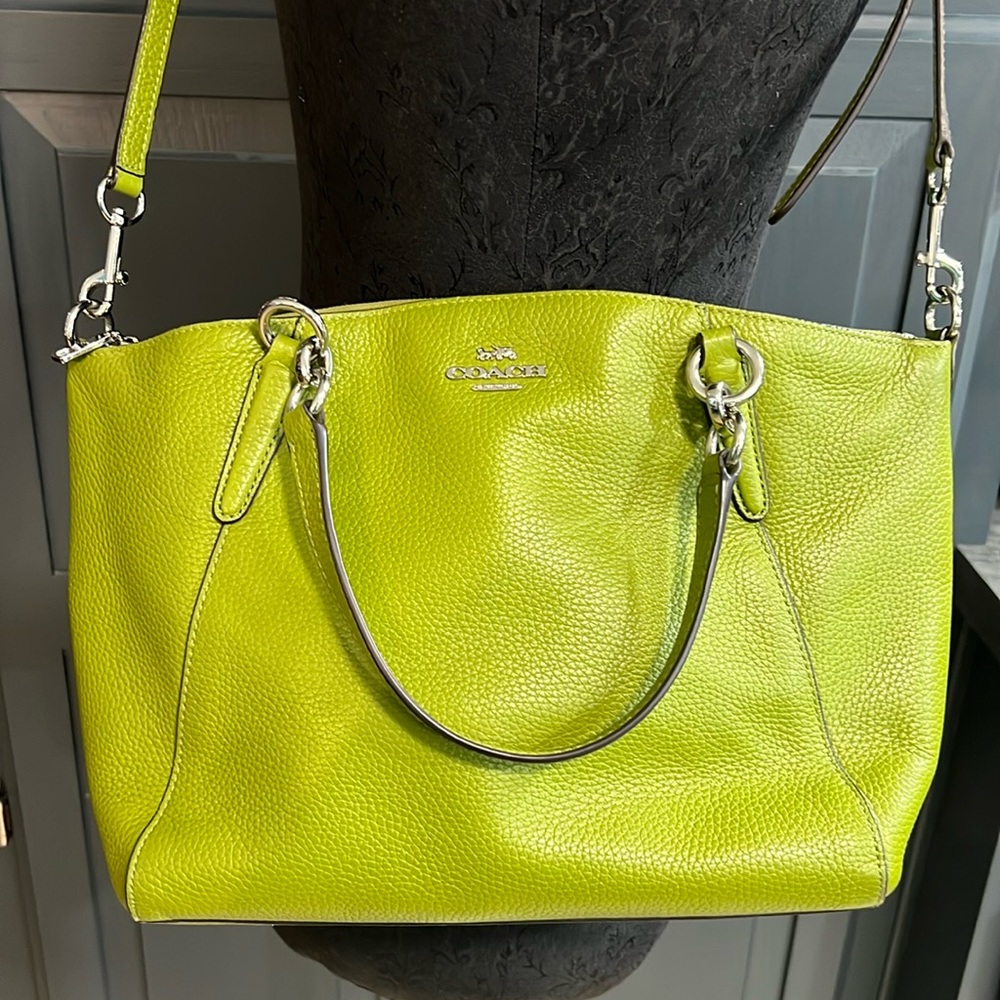 Excellent condition Coach Kelsey Small Purse